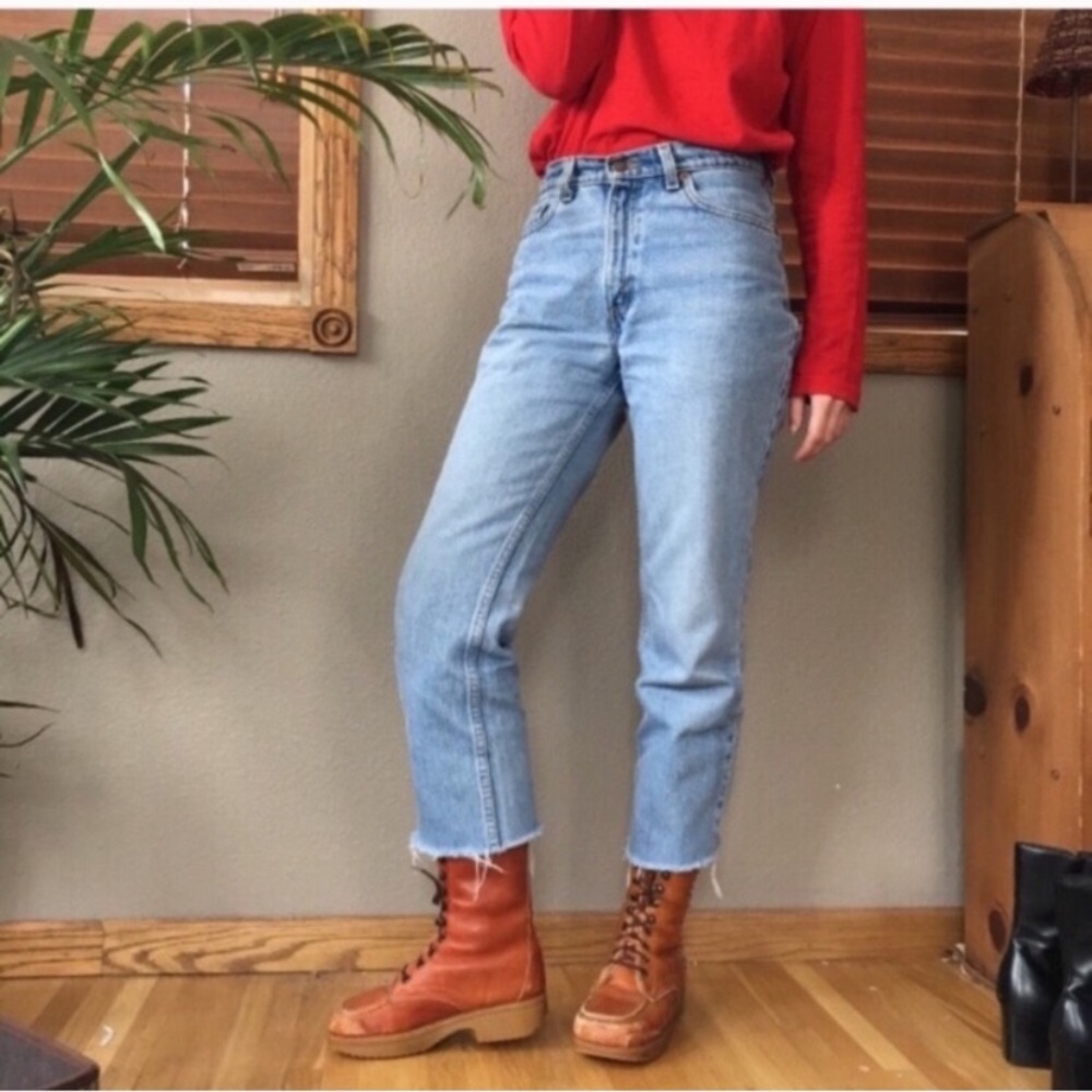 Vintage High Waist Frayed Hem Levi’s-Light (L-XXL) - Picture 3 of 3